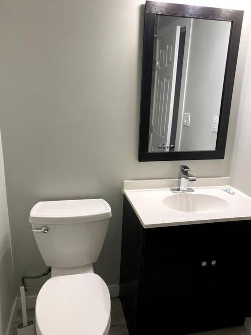 Beautiful And Spacious 1 Room In A Very Quiet Area Airdrie Eksteriør bilde